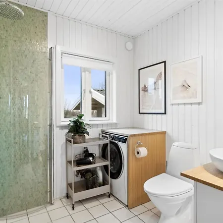 Marlies - 300m From The Sea By Interhome